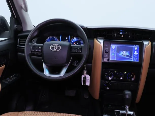 Car image 15