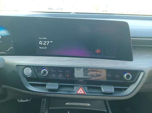 Car image 14
