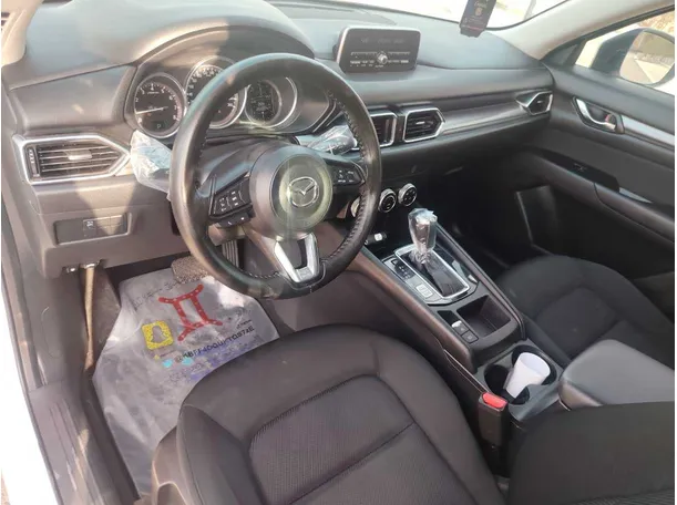 Car image 12