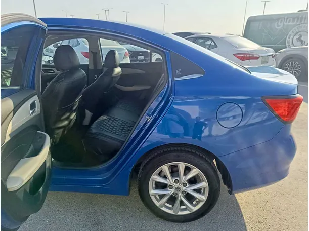 Car image 16