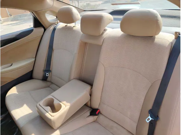 Car image 15