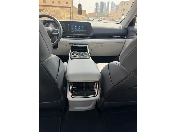 Car image 20