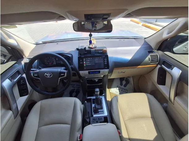 Car image 14