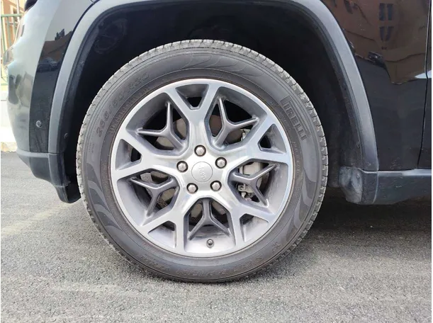 Car image 10