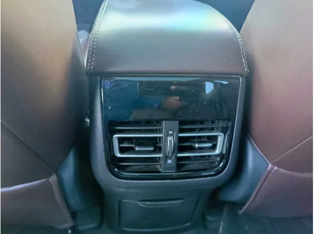 Car image 32