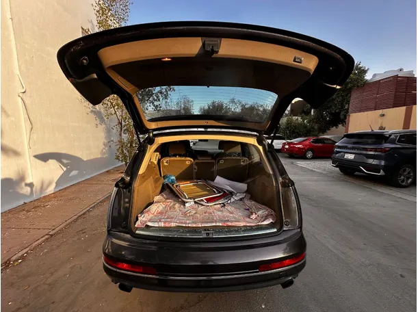 Car image 23