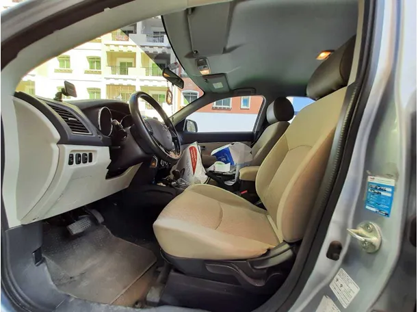 Car image 12