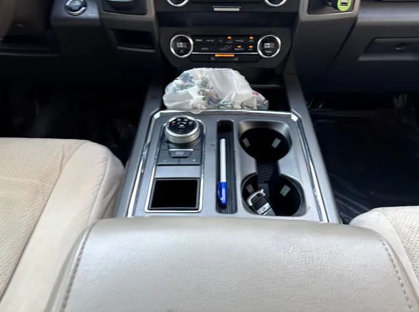 Car image 19