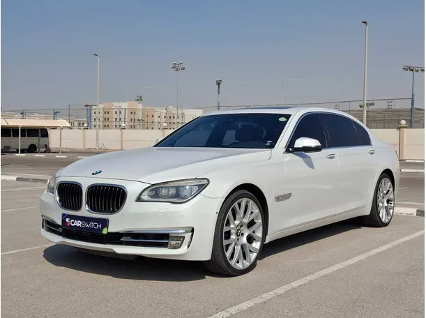 2014 بي ام دبليو 740 في الإمارات