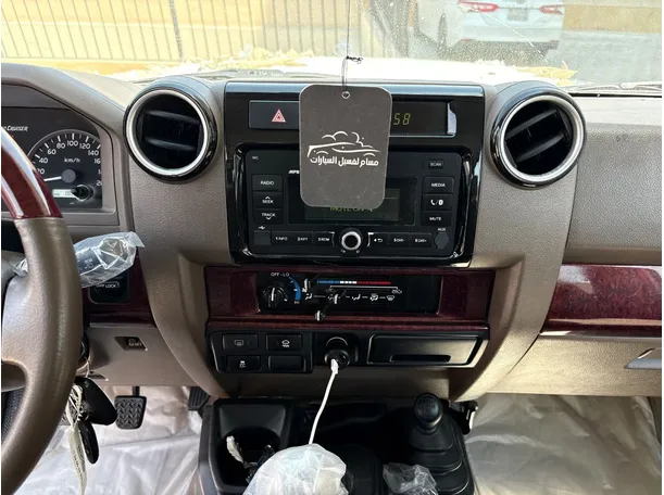 Car image 17