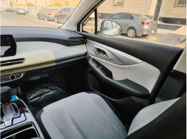 Car image 20
