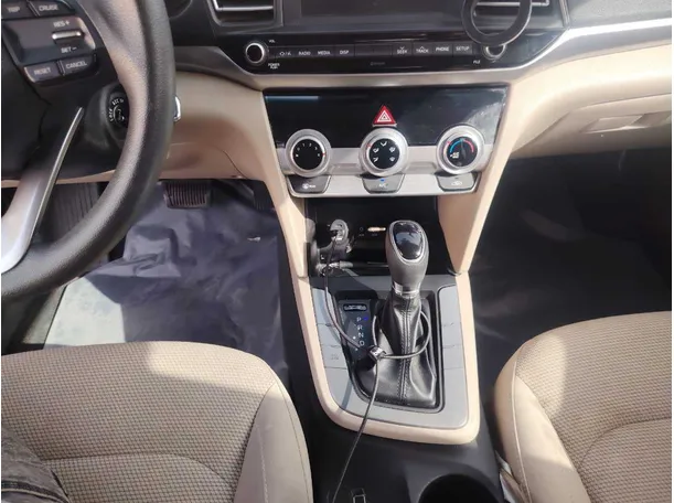 Car image 18