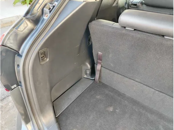Car image 32