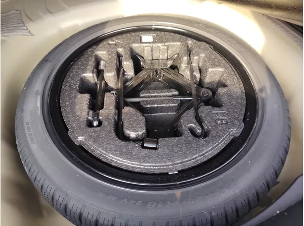 Car image 31