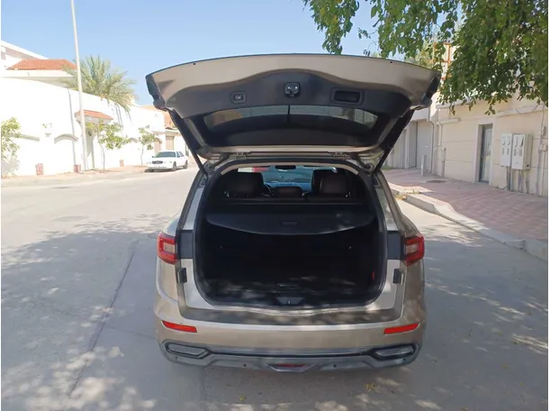 Car image 19