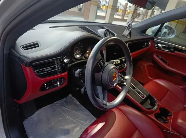 Car image 13