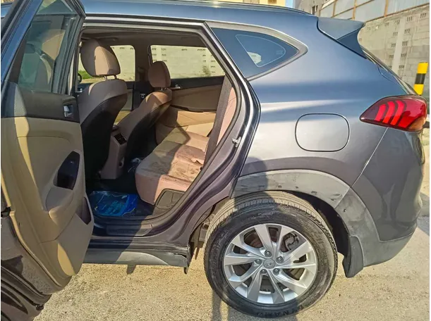 Car image 14