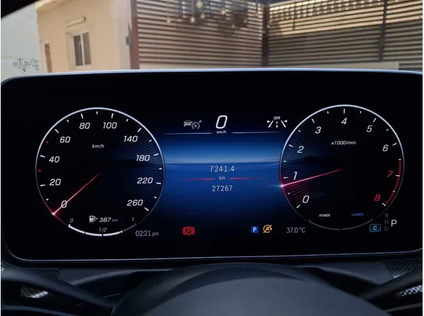 Car image 17