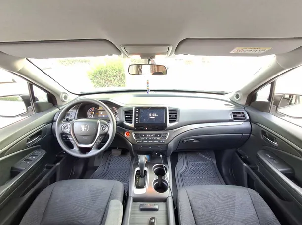 Car image 16