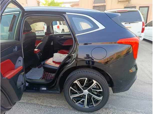 Car image 17