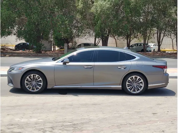 Car image 8