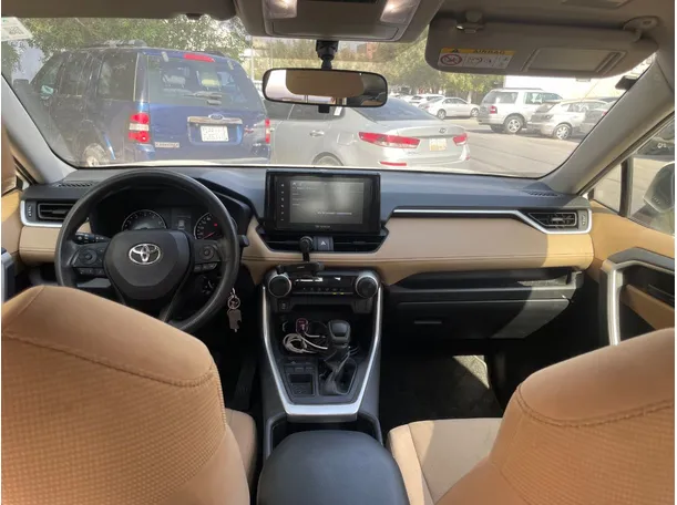 Car image 17