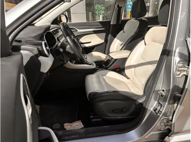 Car image 12