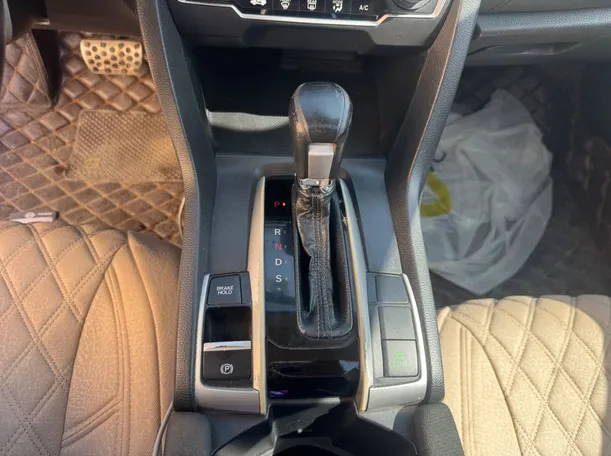 Car image 15