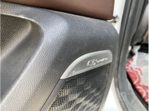 Car image 28