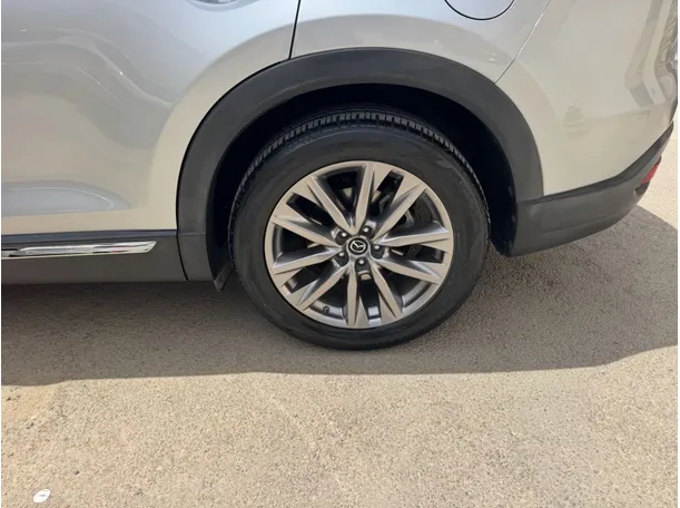 Car image 9