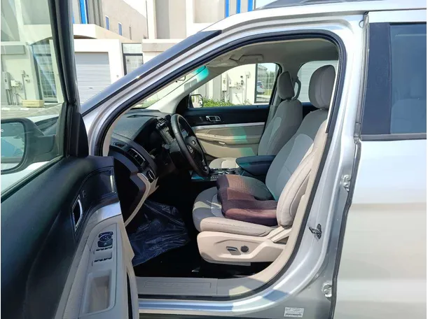 Car image 14