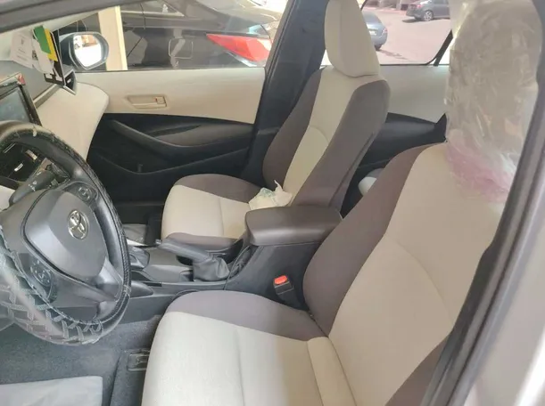 Car image 19
