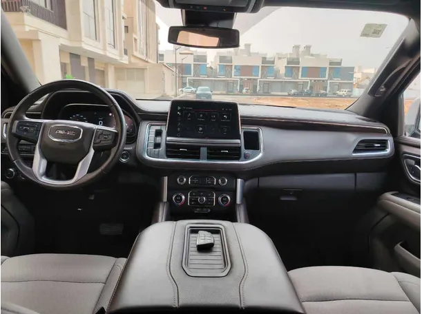 Car image 25