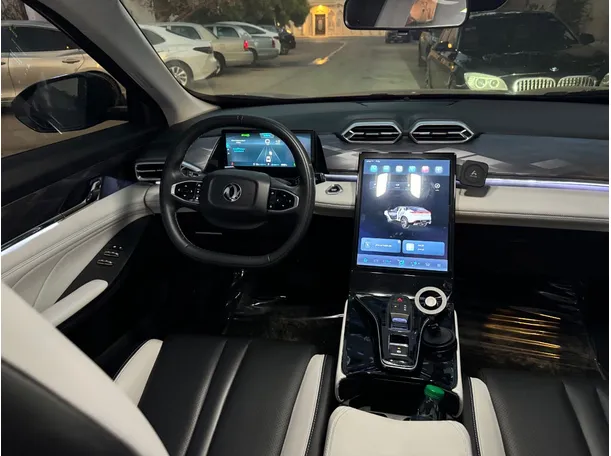 Car image 16
