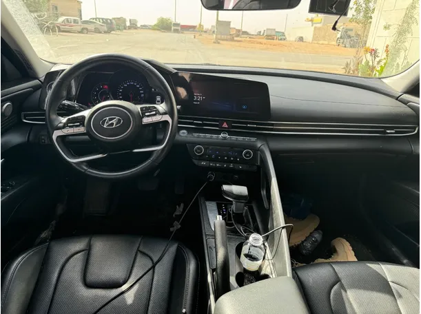 Car image 14