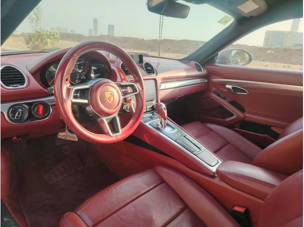 Car image 14