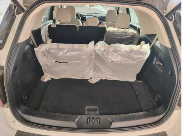Car image 32
