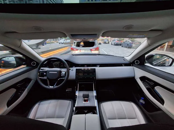 Car image 19