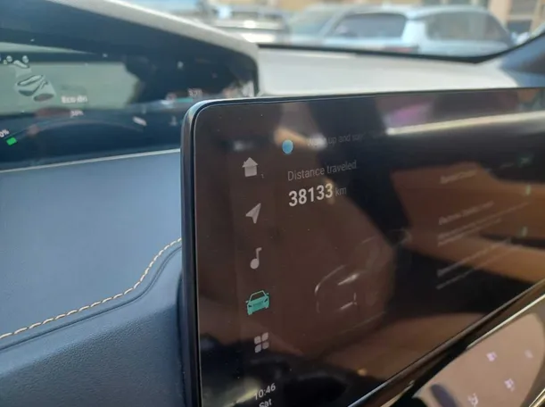 Car image 19