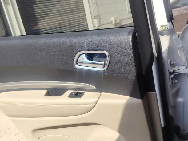 Car image 26