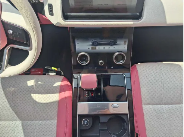 Car image 17