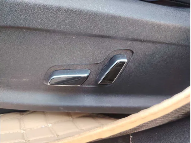 Car image 29