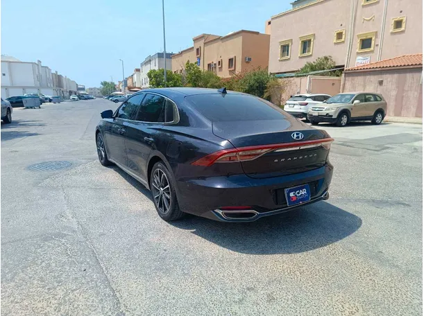 Car image 7