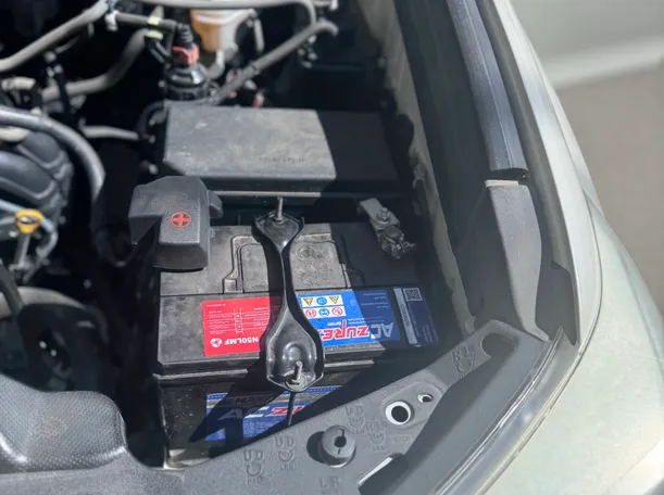 Car image 9