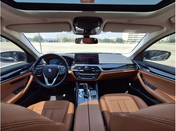 Car image 19