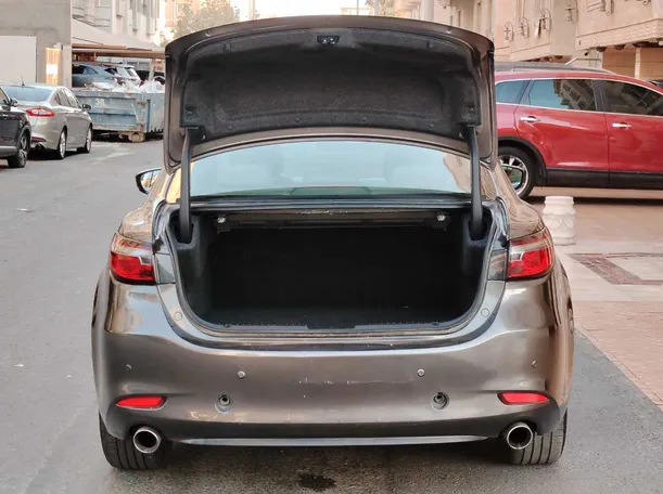 Car image 26