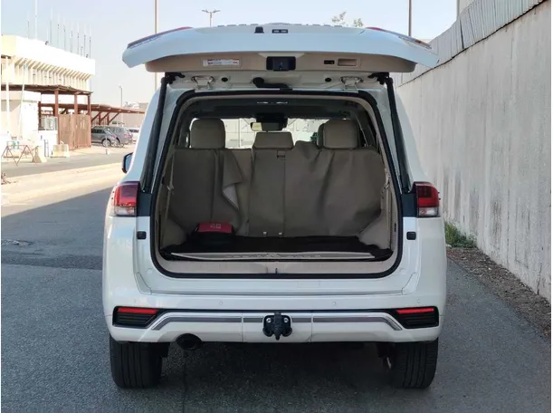 Car image 28