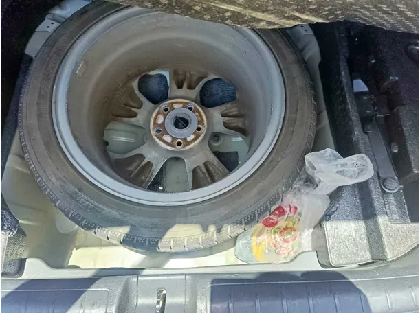 Car image 30