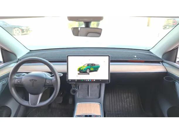 Car image 17