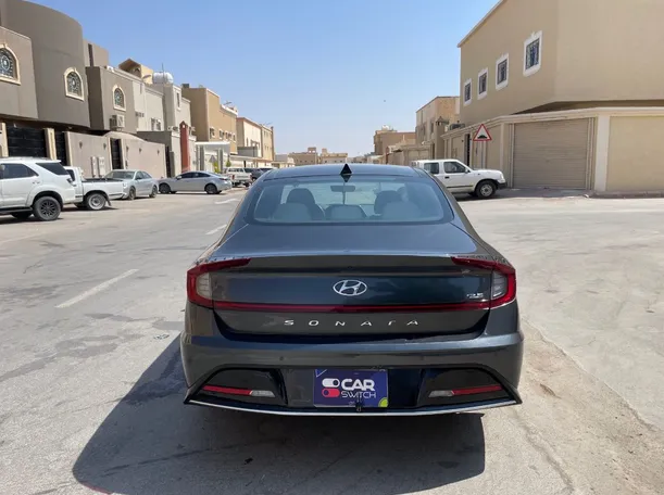 Car image 6